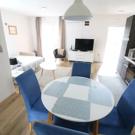 By Zec Apartment *