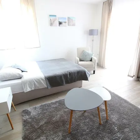 By Zec Apartment *